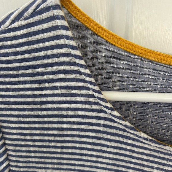 W5 Blue and White Striped Tiered Top Size Medium - Picture 4 of 7